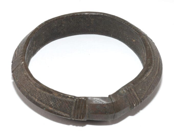 Drie manilla bronzen armbanden - West Afrika