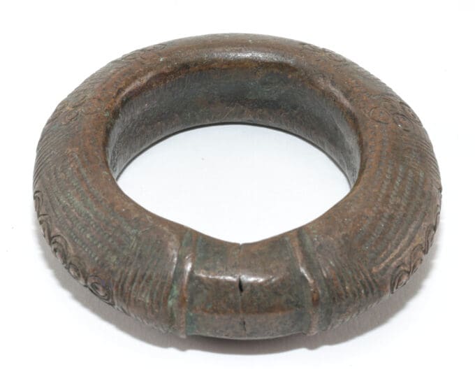 Drie manilla bronzen armbanden - West Afrika
